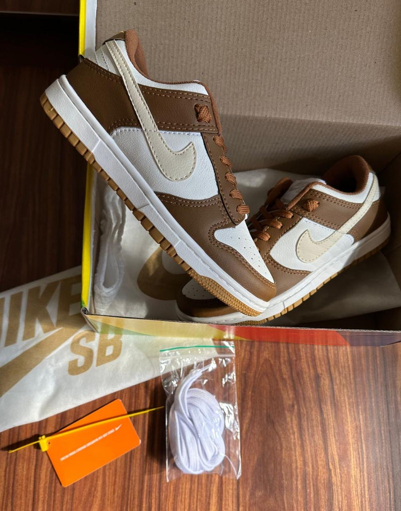 Dunk Low Branco/Marrom