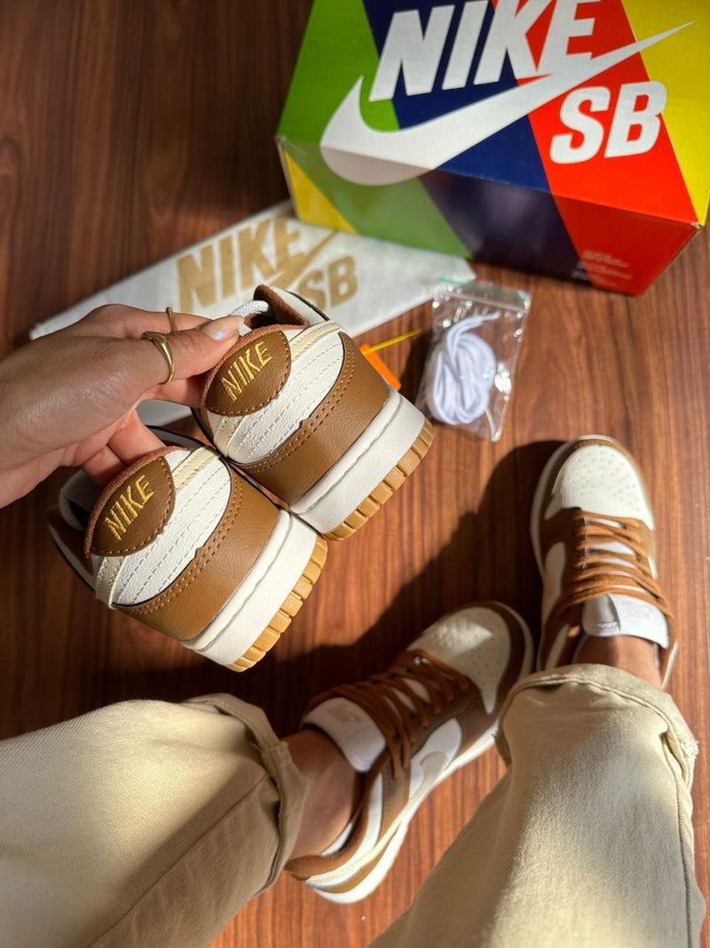 Dunk Low Branco/Marrom