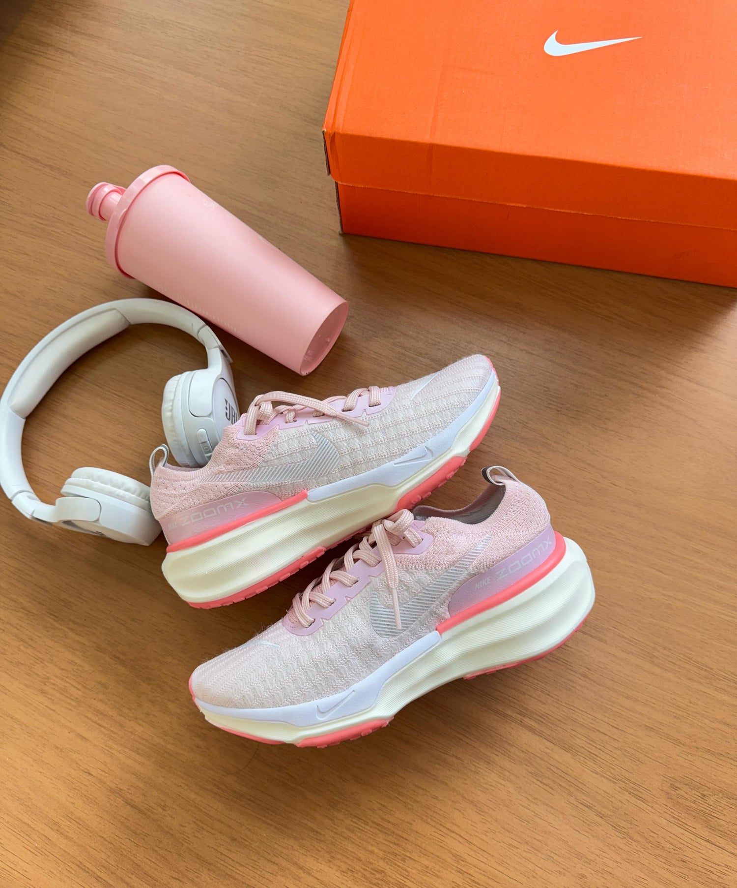 Invincible Run Premium Branco/Rosa