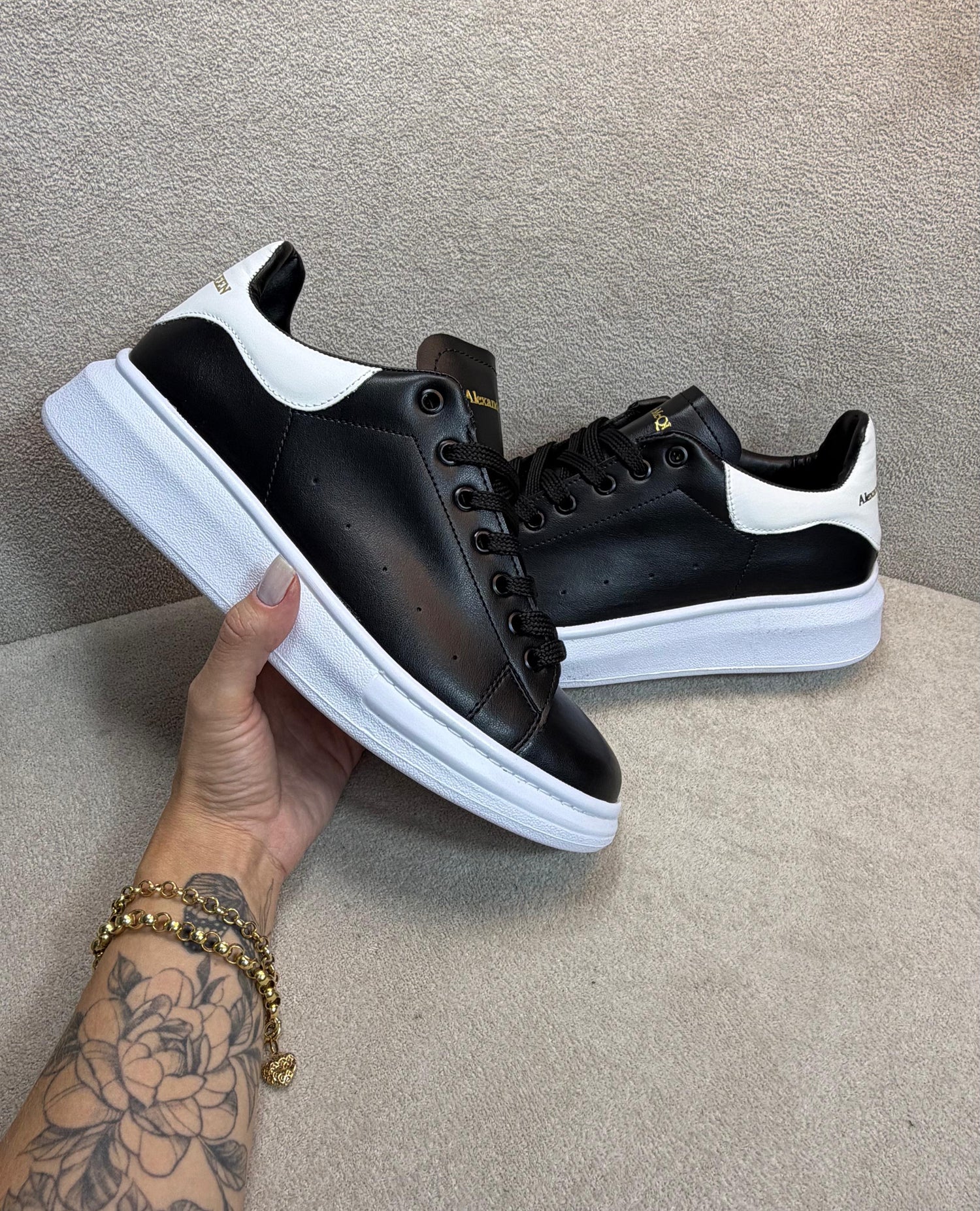 Alexsander McQueen Couro Preto/Branco