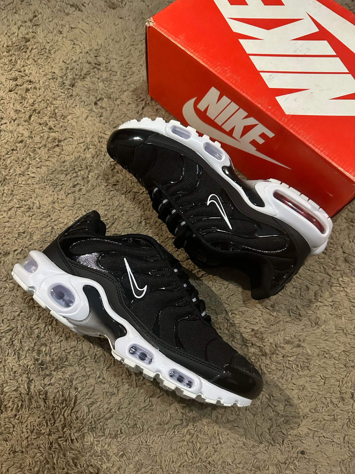 TN1 Black White Importado