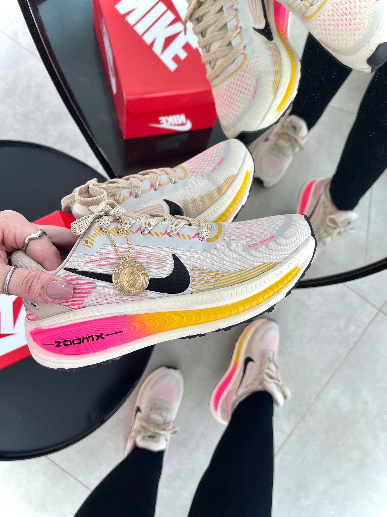Vomero 18 Off-white / Pink