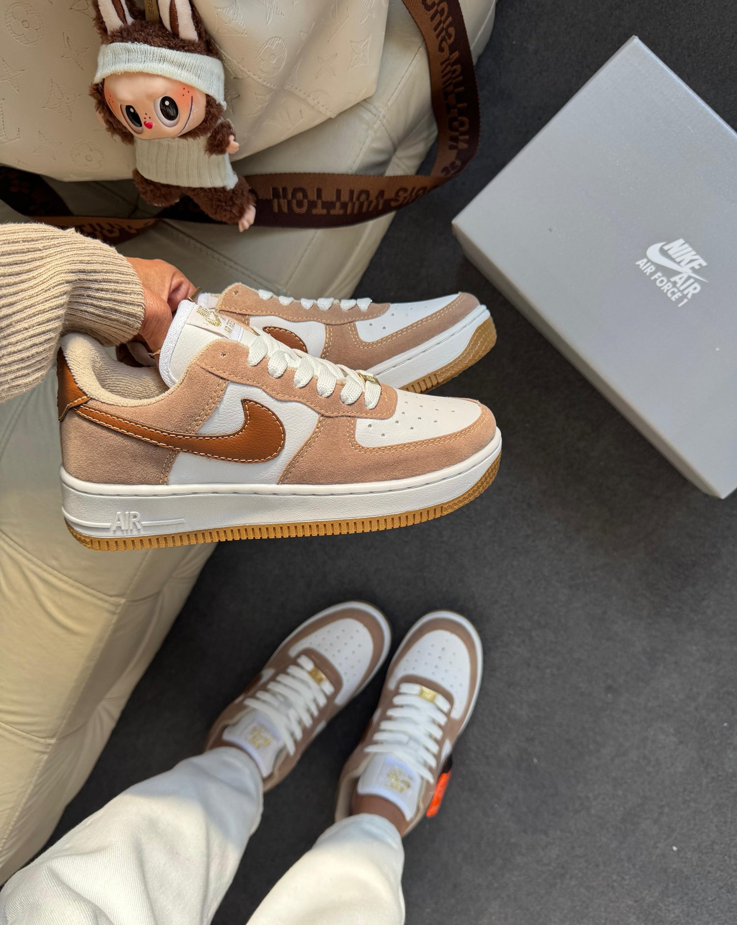 Nike Air Force F1 Camurça Caramelo / Branco