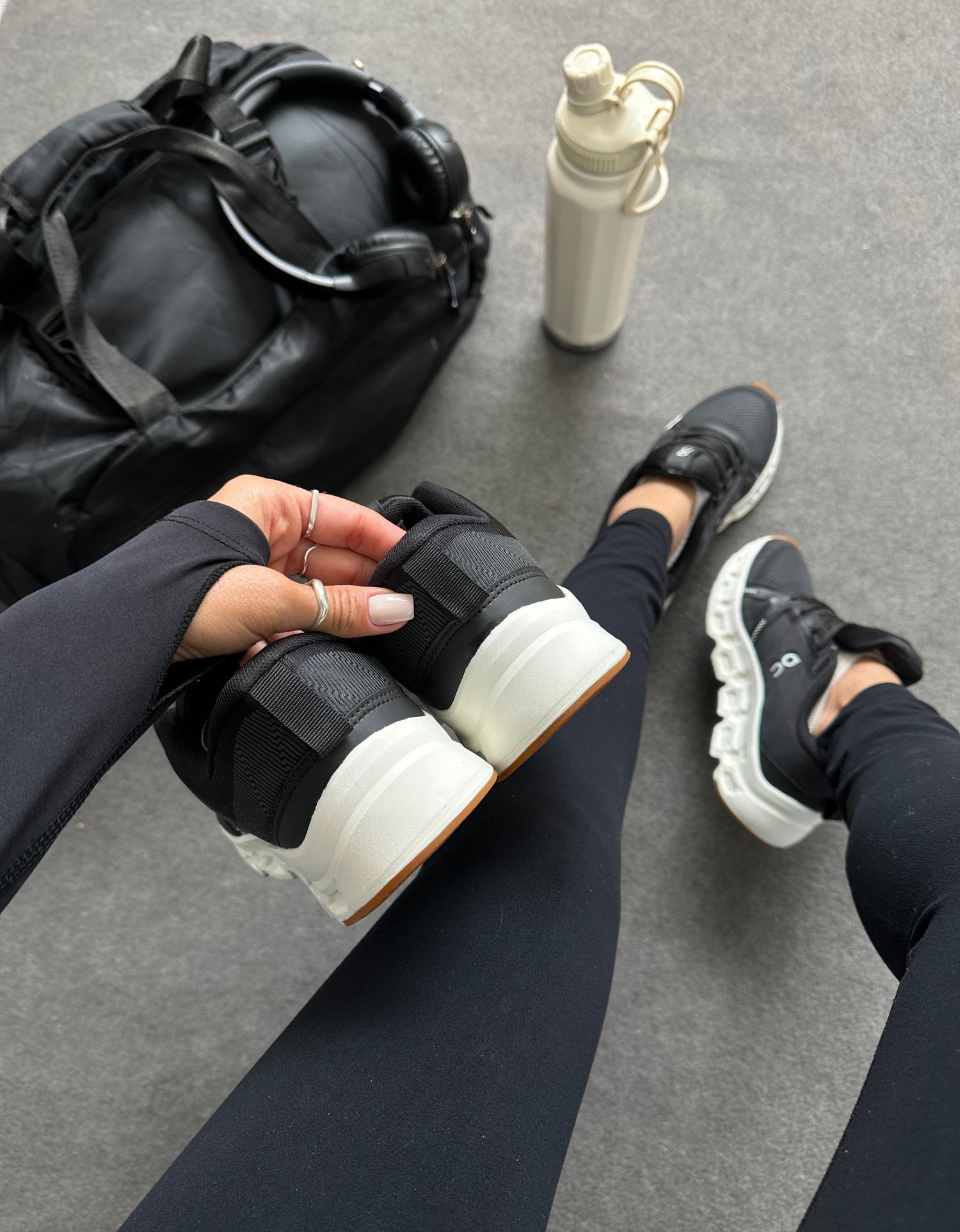 On Cloud Surfer Max Preto/Off-white