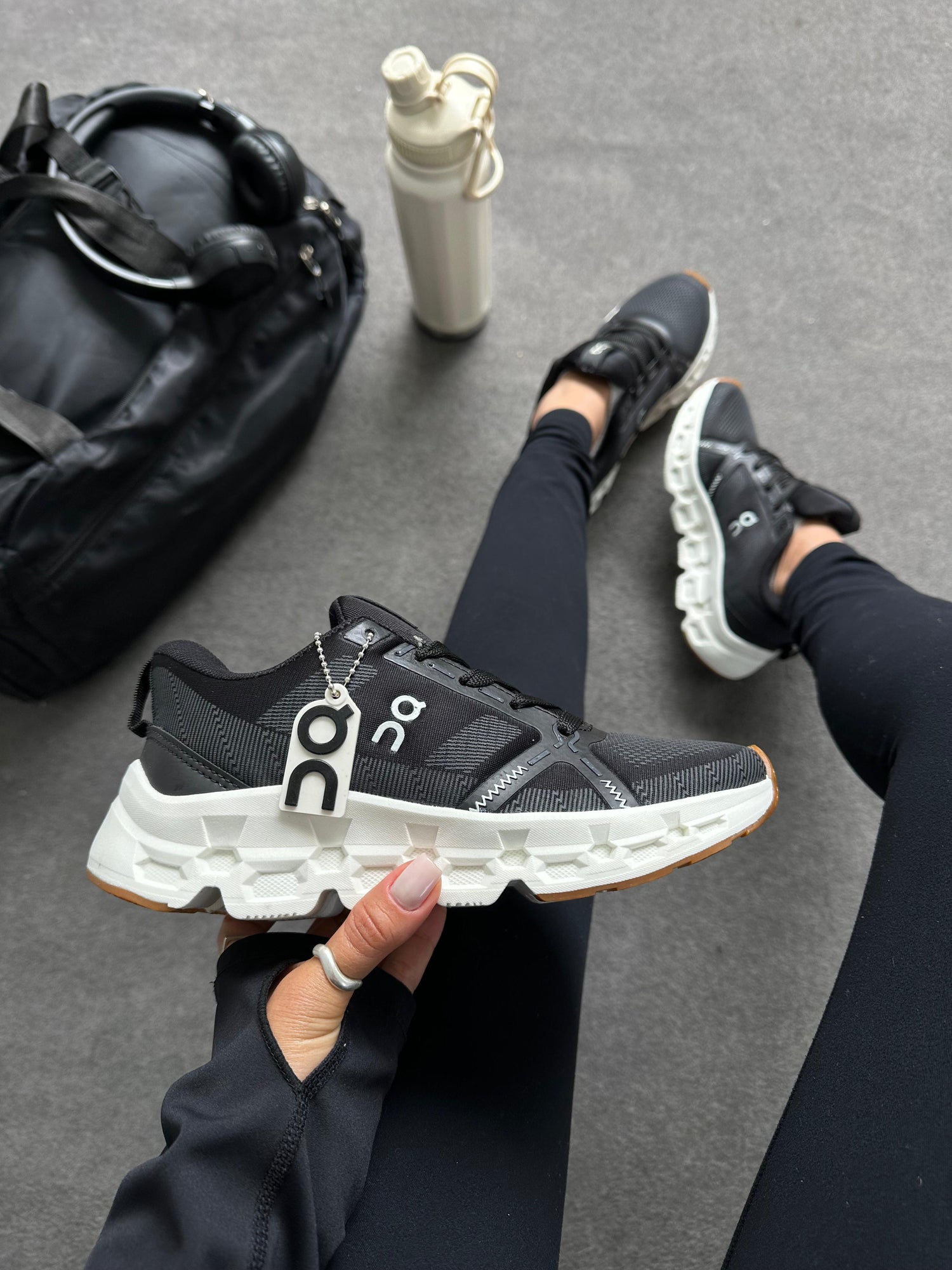 On Cloud Surfer Max Preto/Off-white