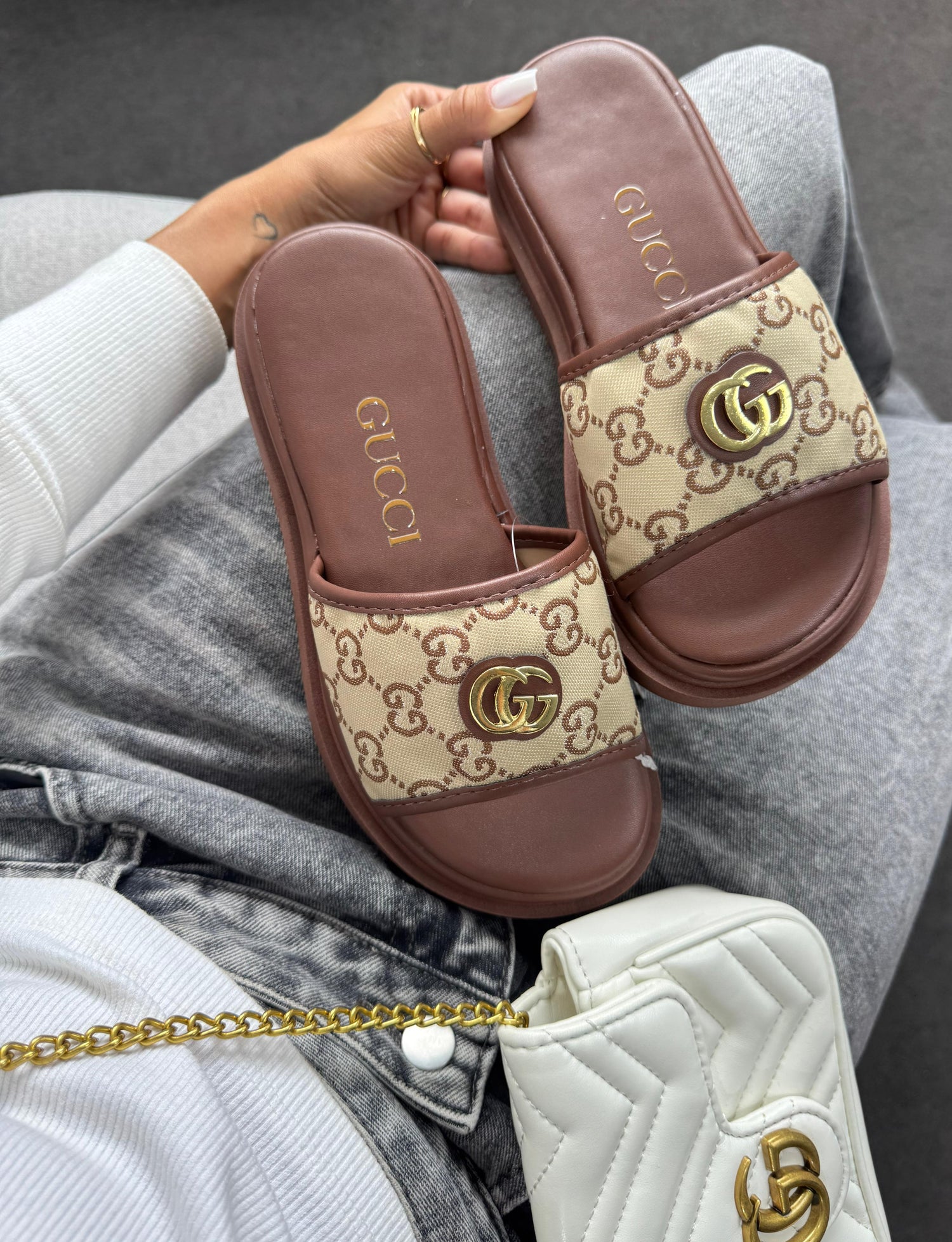 Papete GG Gucci Marrom